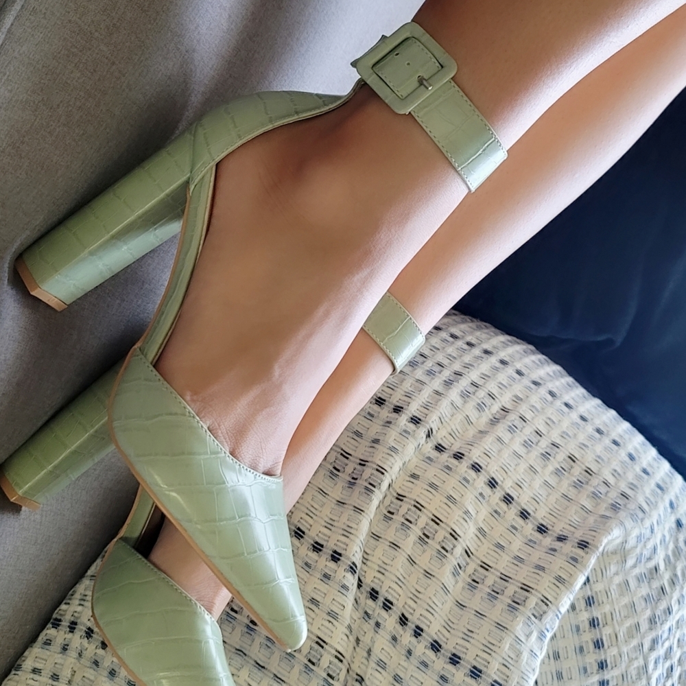 🚨Almost Gone 8.5, 🚨 Green Ankle Strap Heels Pointy Toe - Picture 2 of 5